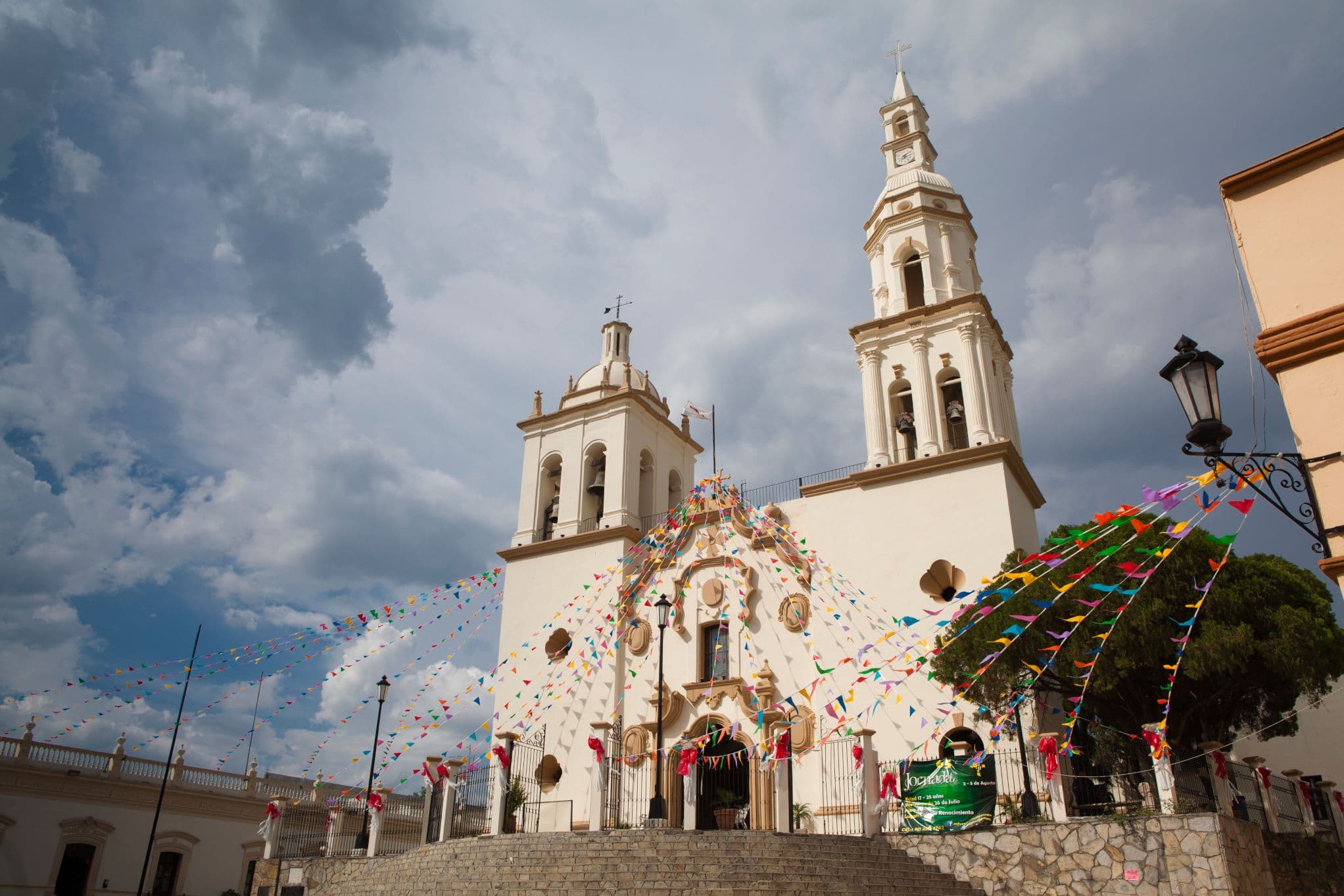 Parroquia de Santiago Apóstol — Lugares icónicos en Santiago, Nuevo León